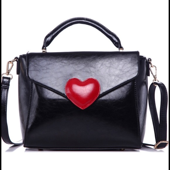 Handbags - SUPER SALE❤️Beautiful heart satchel bag black